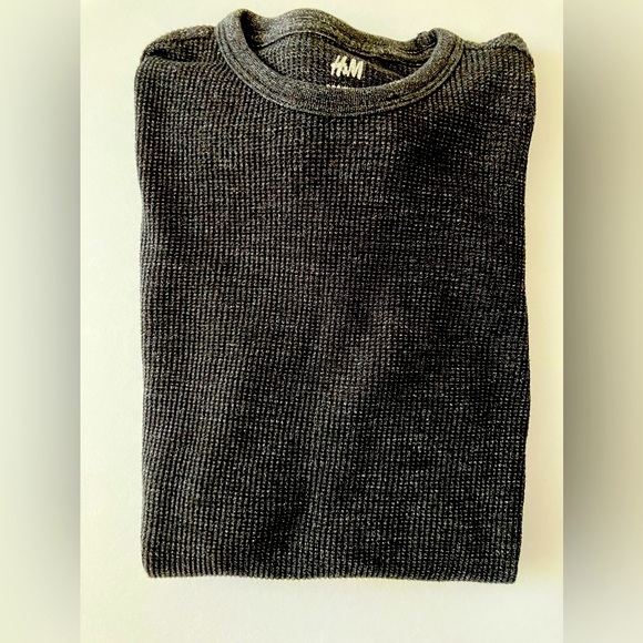 H & M Women’s Crew Neck Pullover Thermal Top, Size XS, Charcoal Gray - Picture 2 of 4